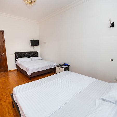 Yan Hotel Jerevan Exteriör bild