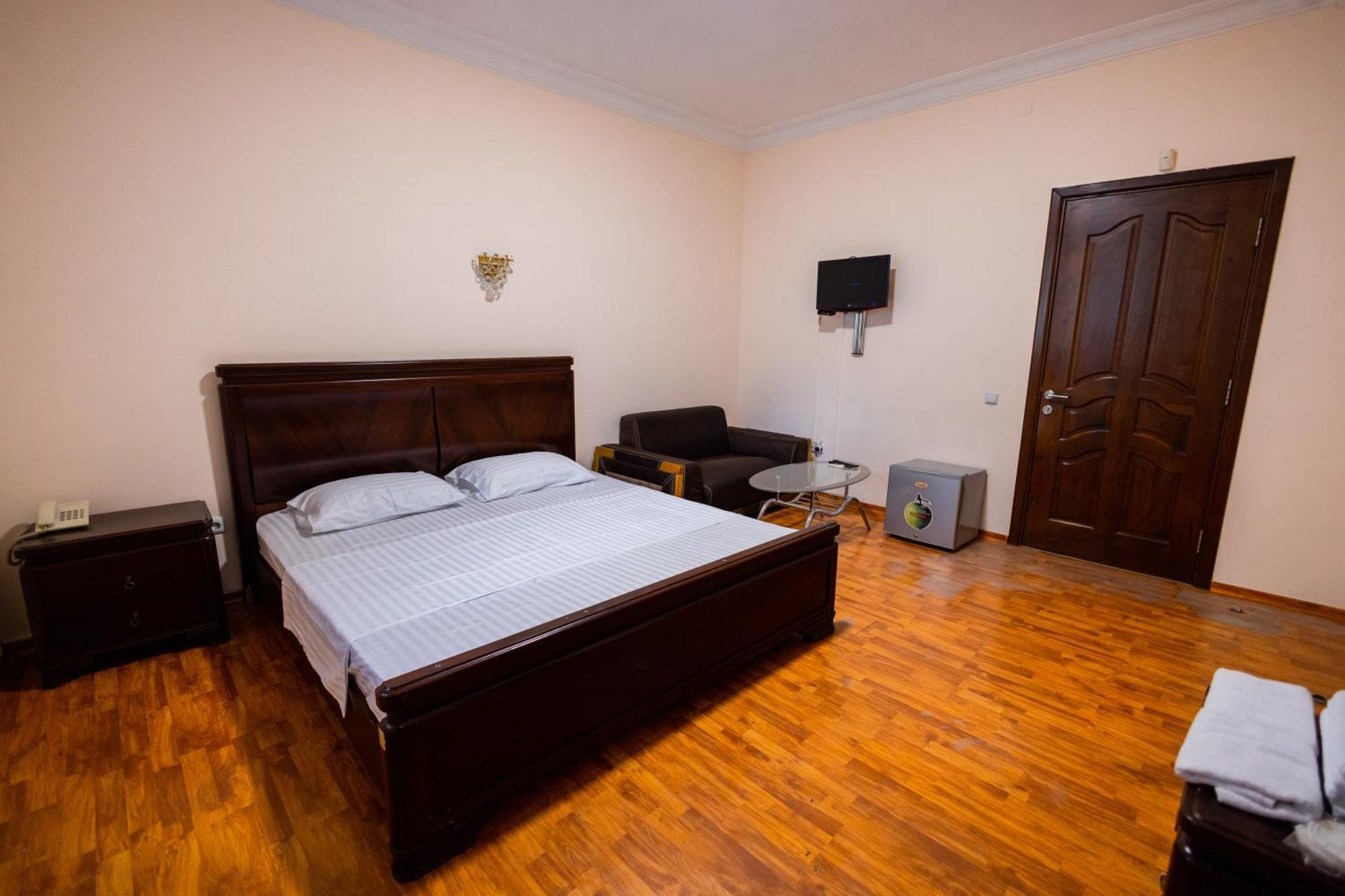 Yan Hotel Jerevan Exteriör bild