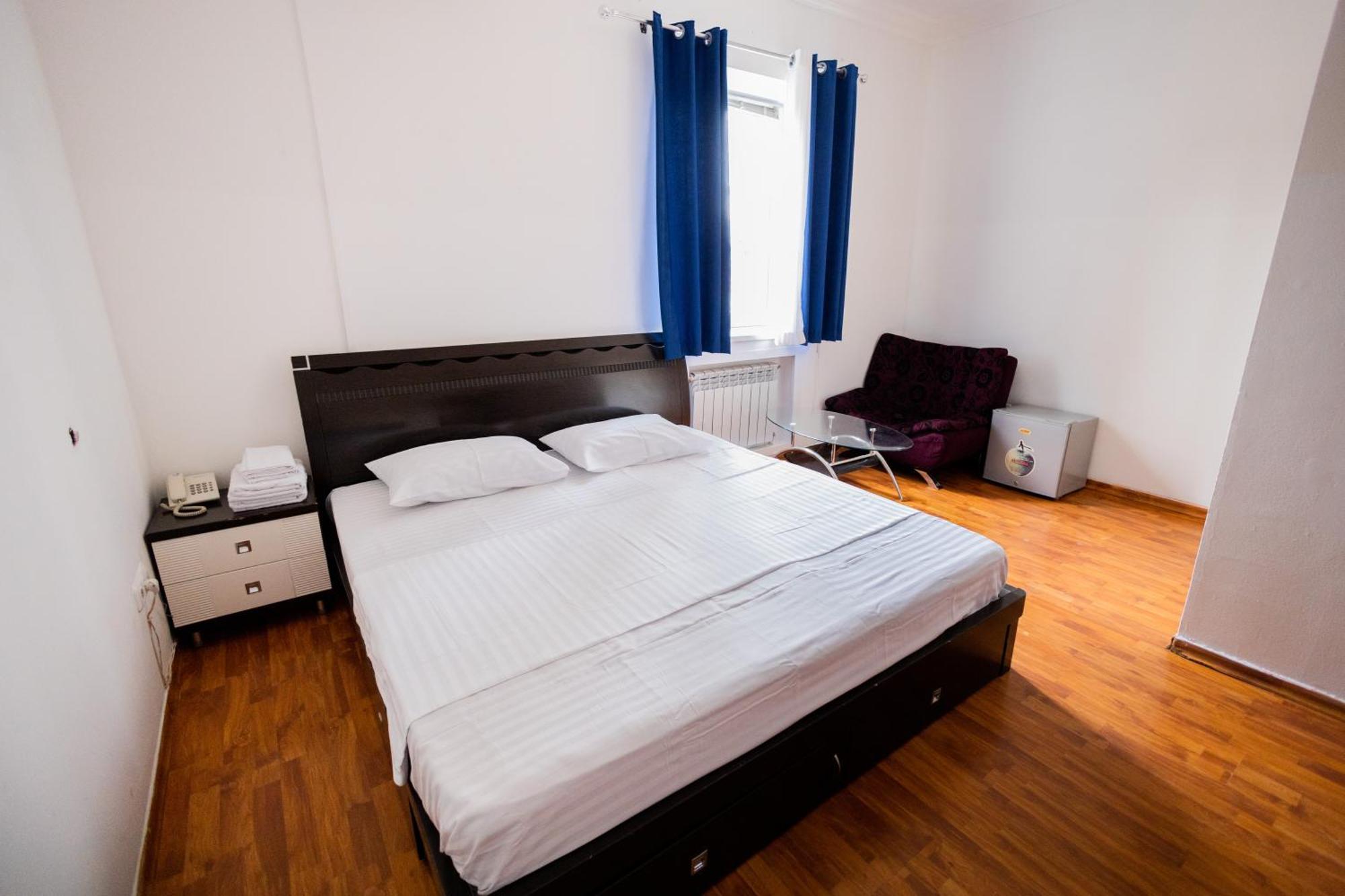 Yan Hotel Jerevan Exteriör bild