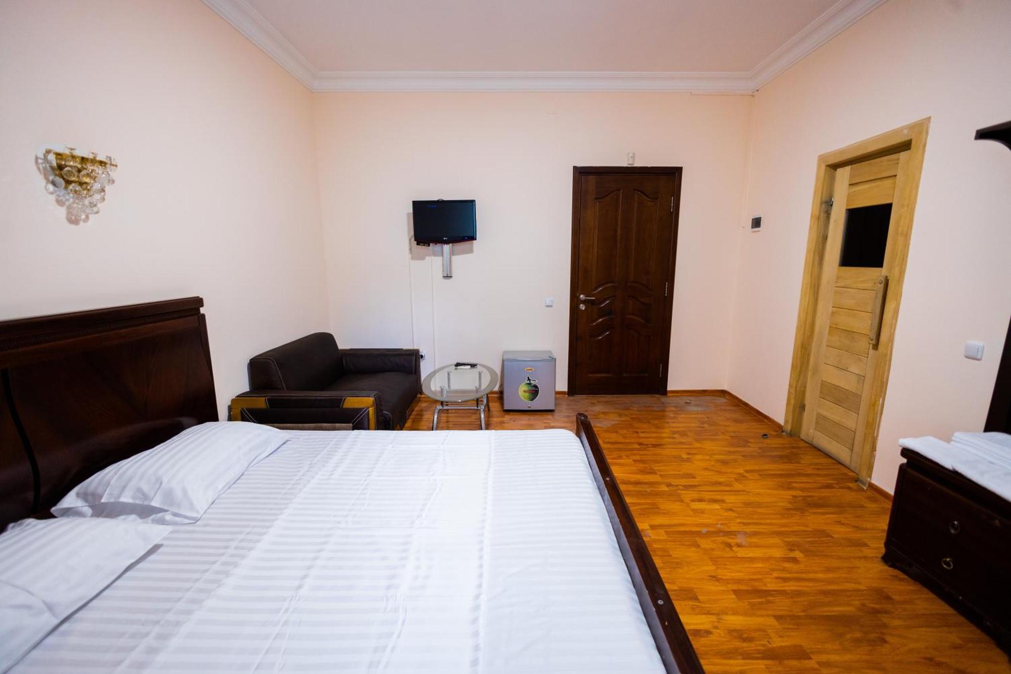 Yan Hotel Jerevan Exteriör bild