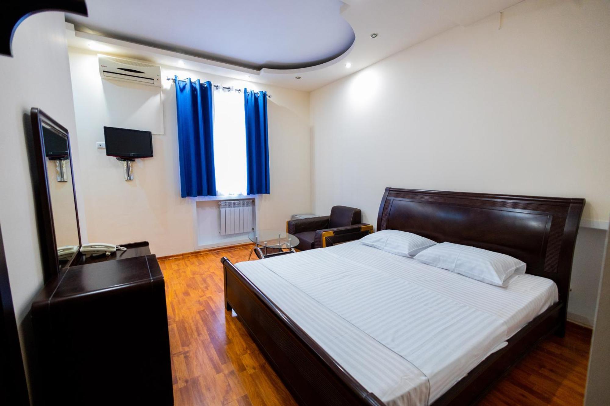 Yan Hotel Jerevan Exteriör bild