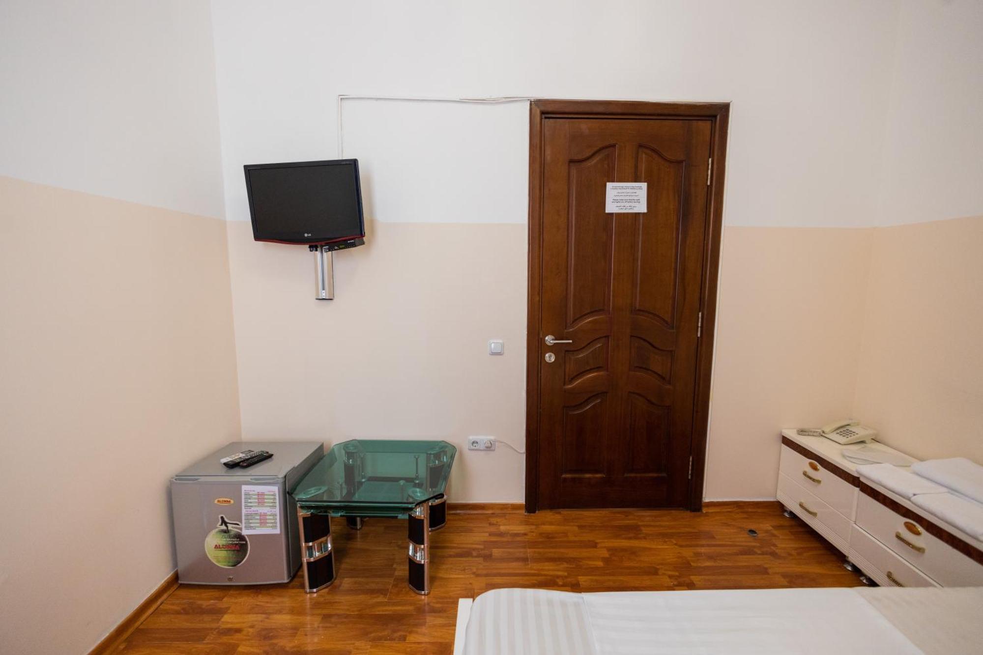 Yan Hotel Jerevan Exteriör bild