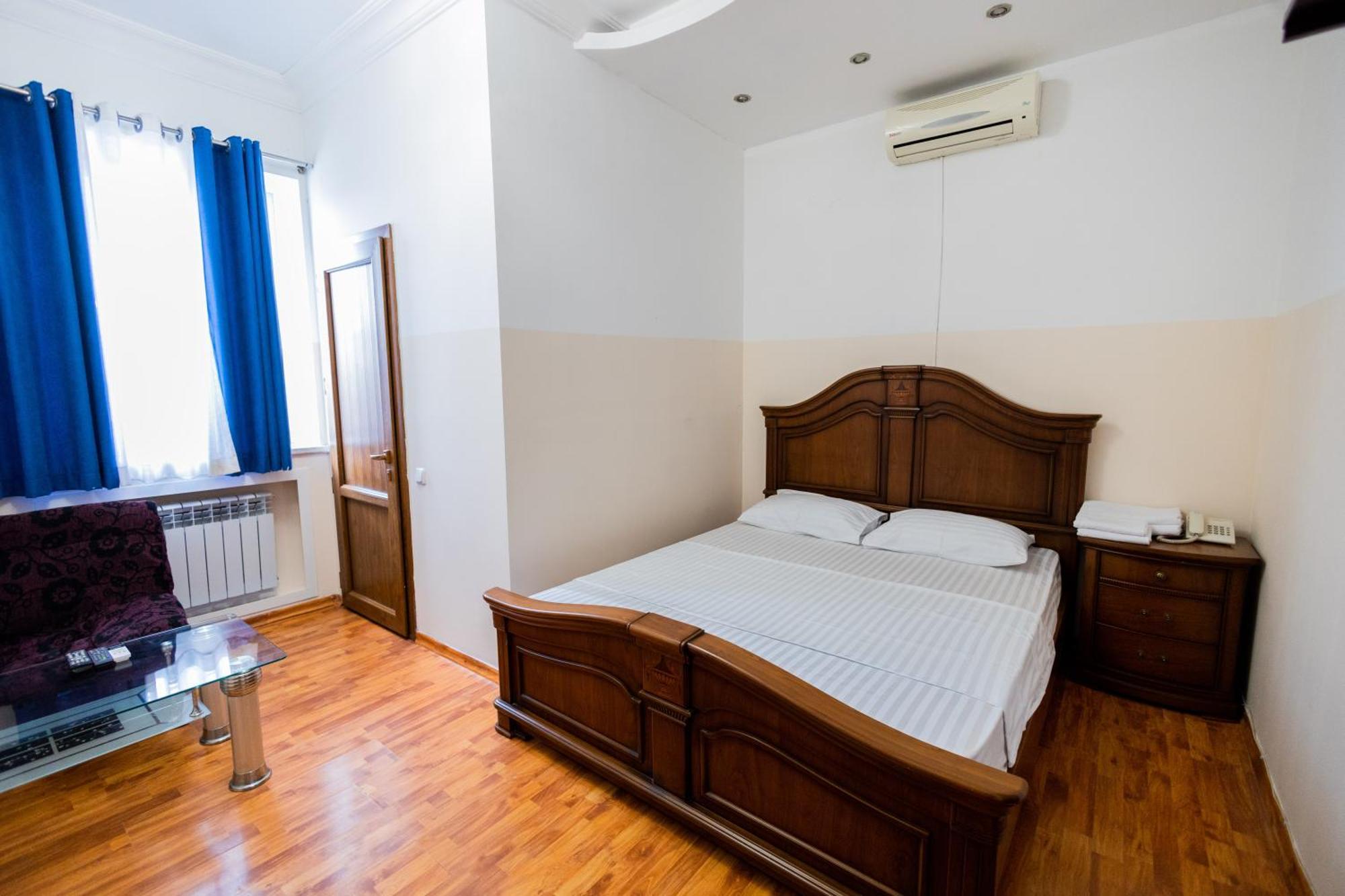 Yan Hotel Jerevan Exteriör bild