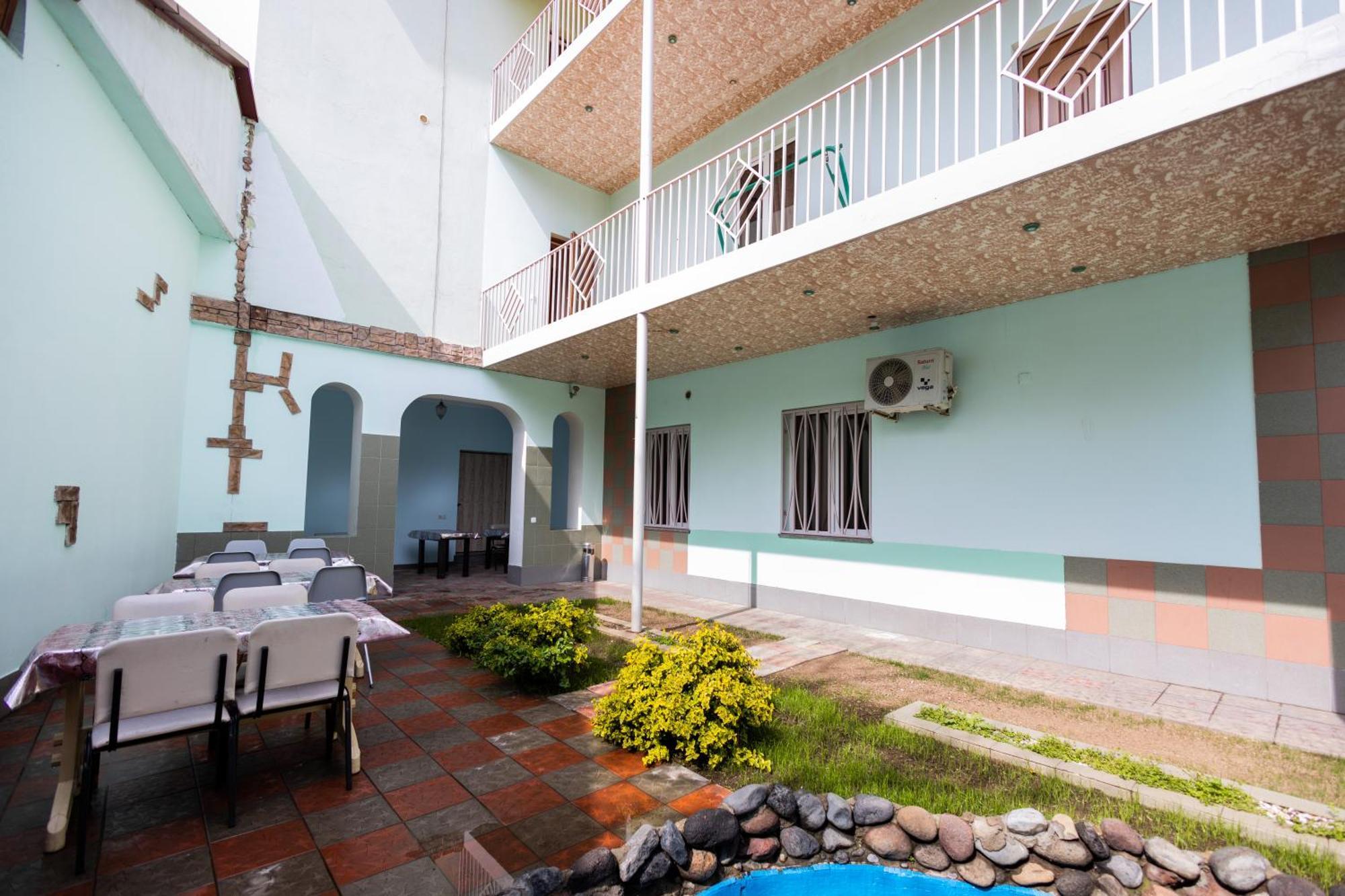 Yan Hotel Jerevan Exteriör bild