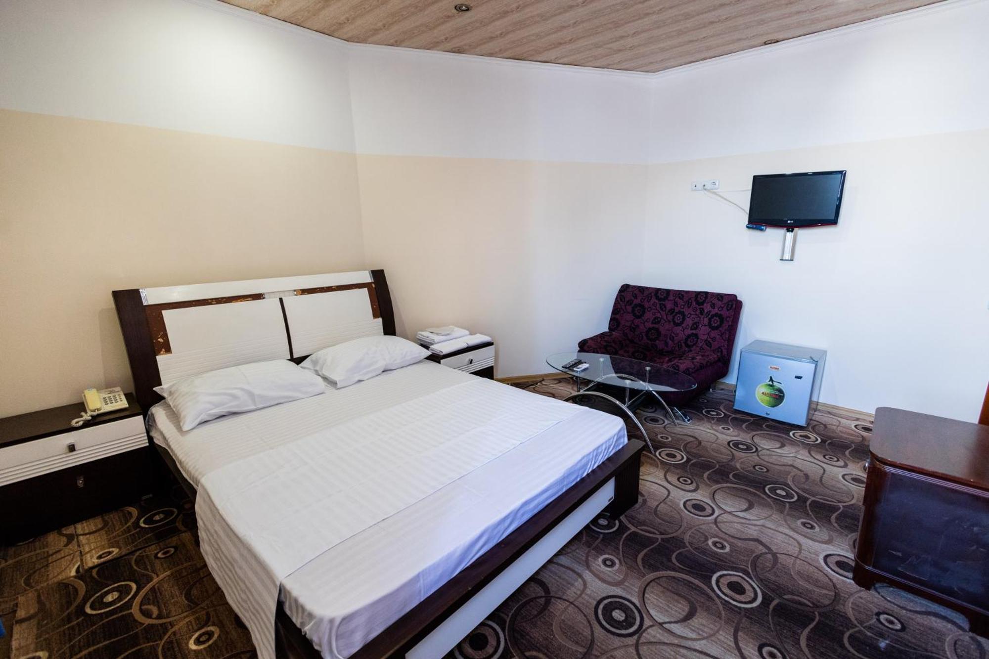 Yan Hotel Jerevan Exteriör bild