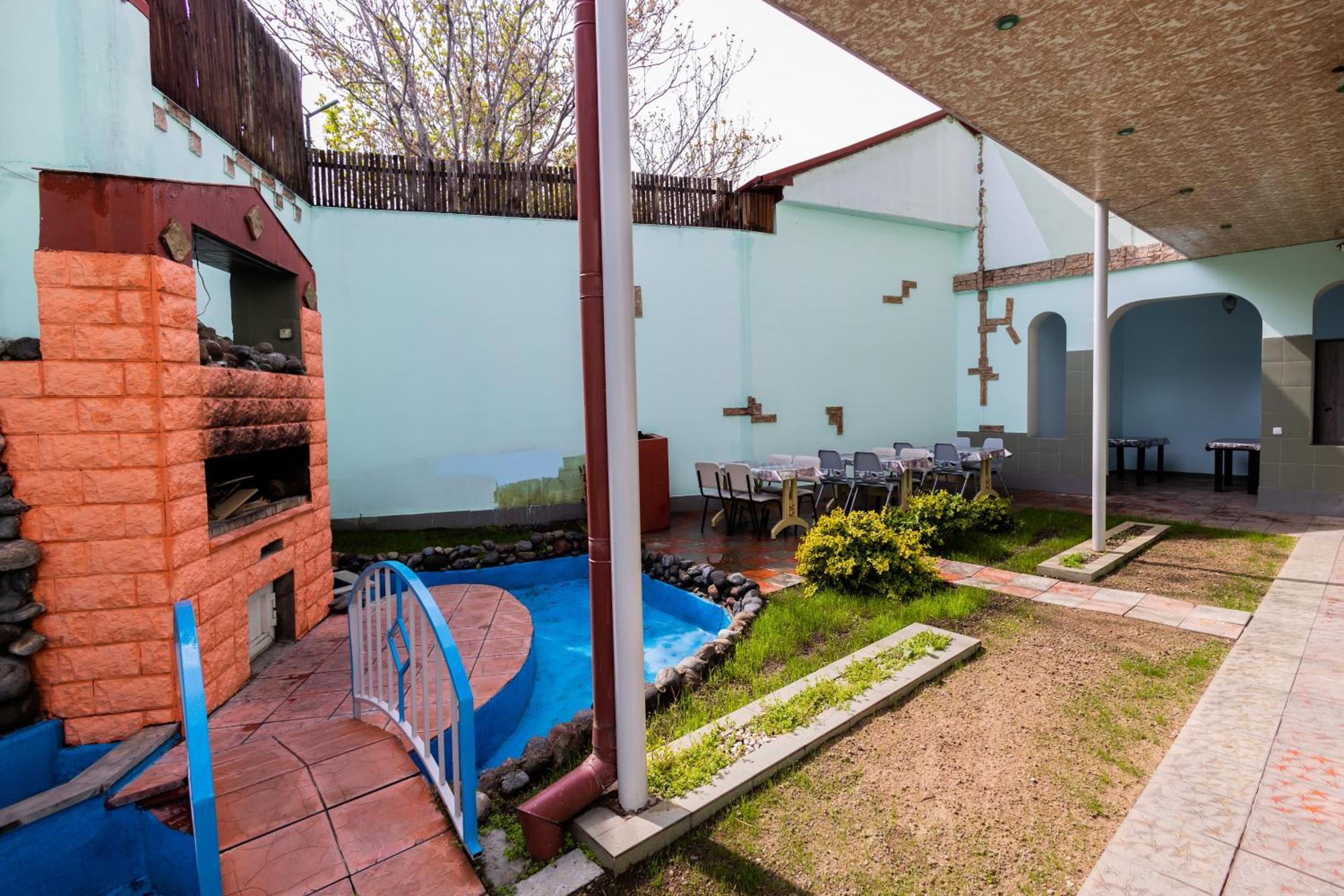 Yan Hotel Jerevan Exteriör bild
