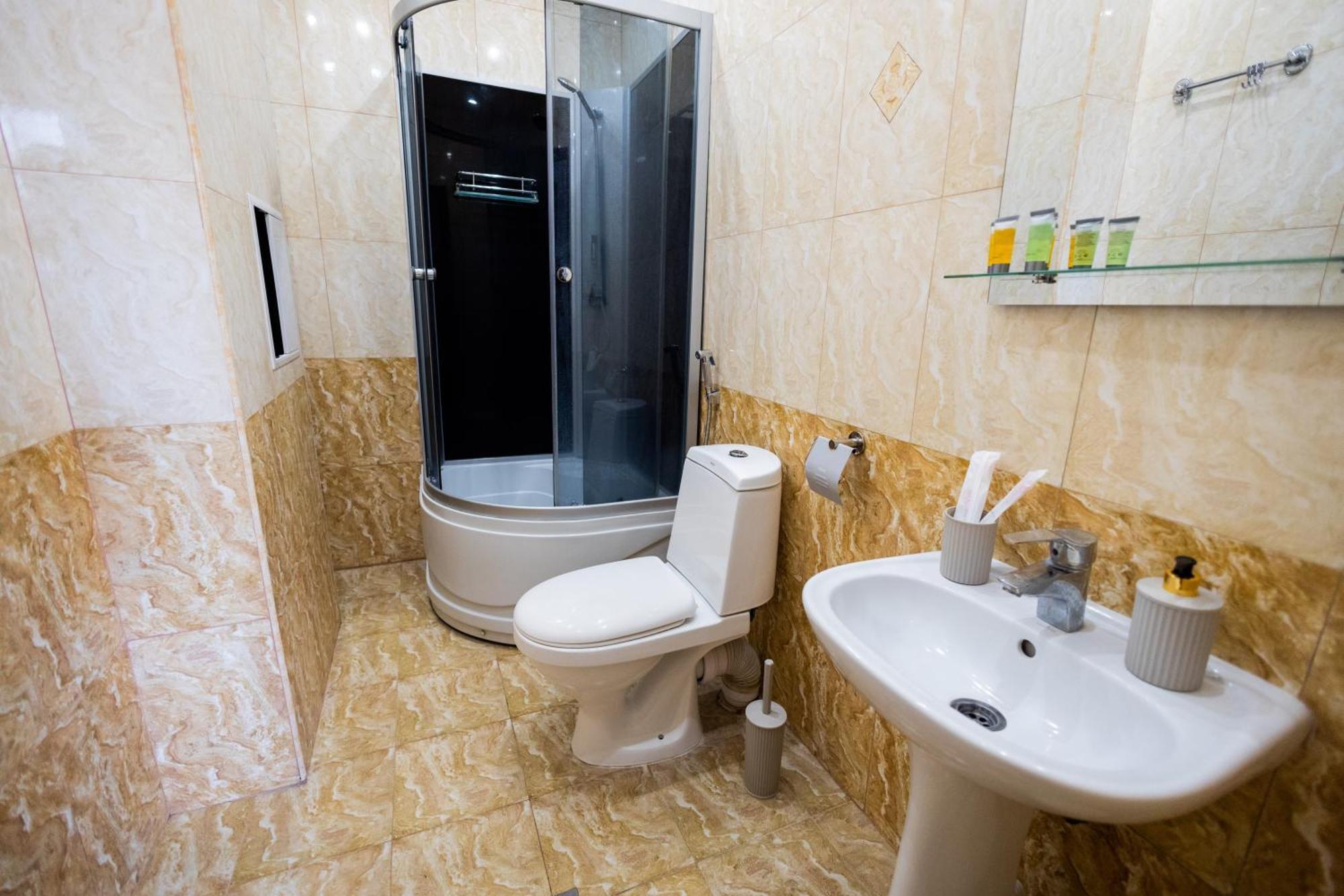 Yan Hotel Jerevan Exteriör bild