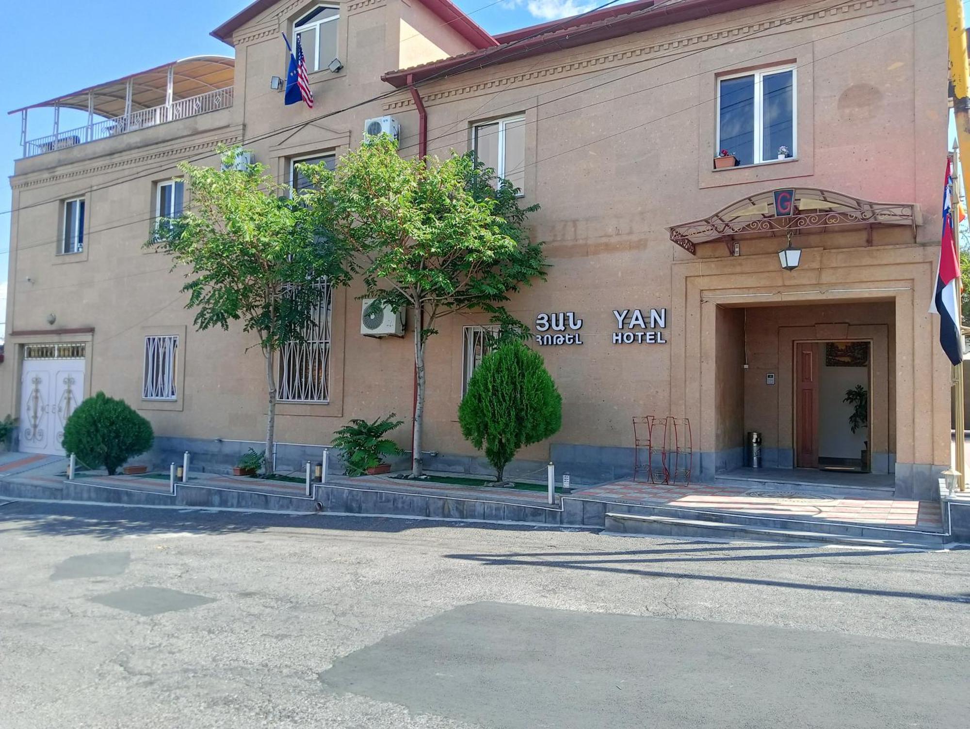 Yan Hotel Jerevan Exteriör bild